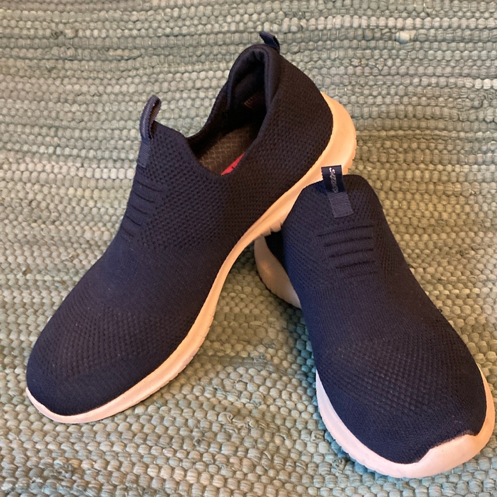 Like New Skechers Air-Cooled Memory Foam Shoes